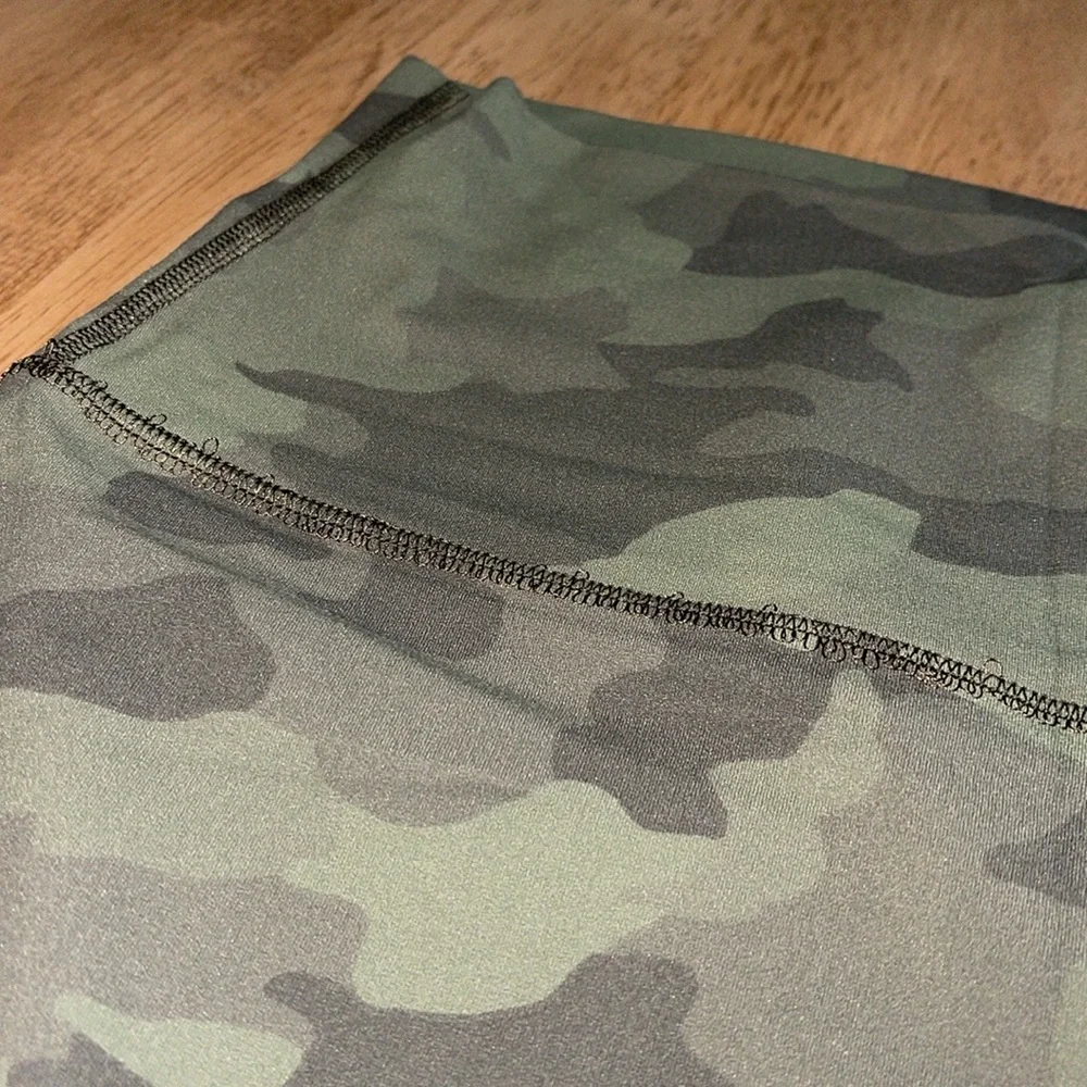 Camo Lululemon Leggings - Picture 14 of 15